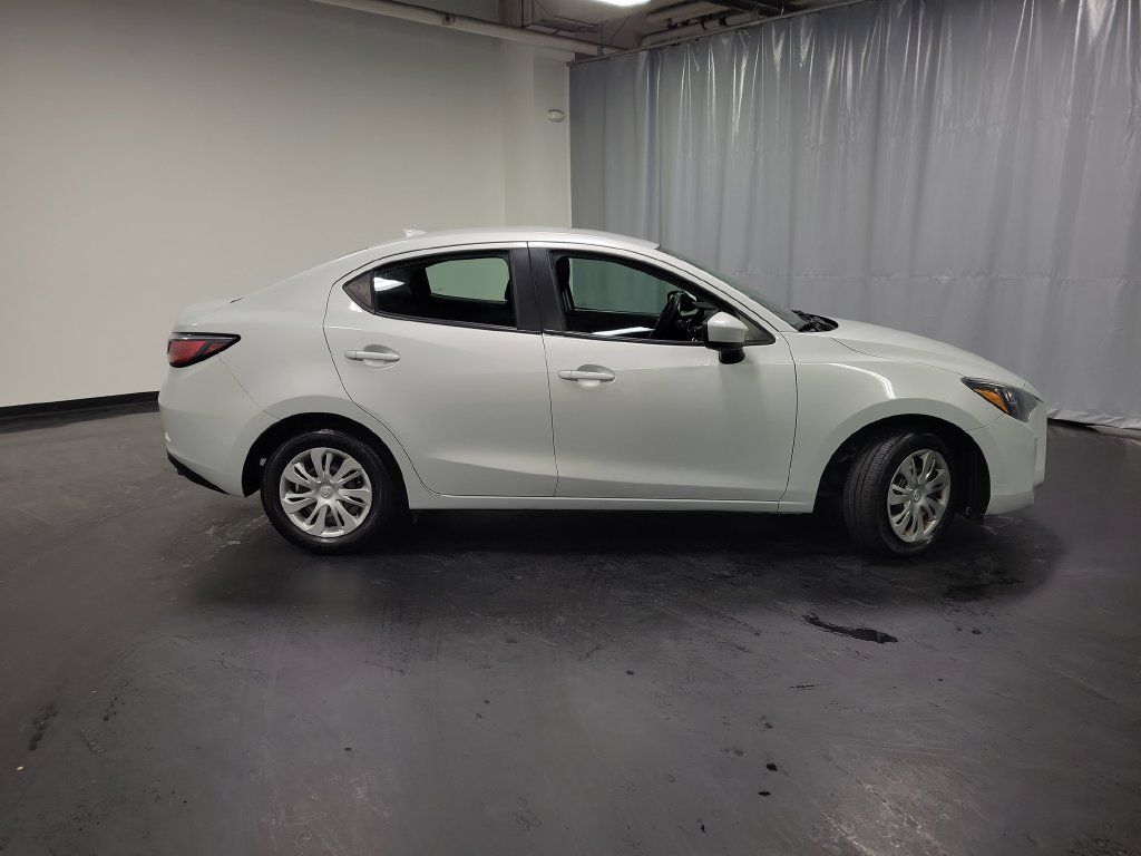 Used 2019 Toyota Yaris L FWD image 9