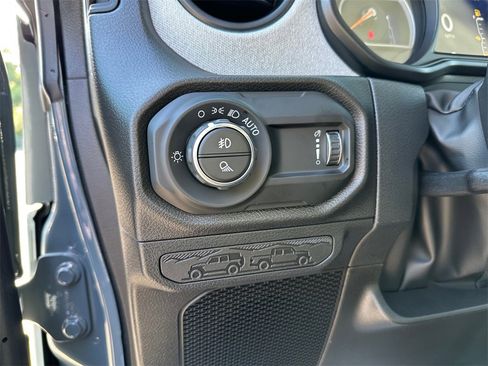 New 2025 Jeep Gladiator Sport image 31