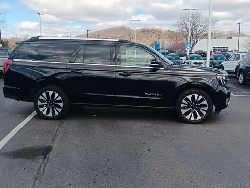 Used 2025 Ford Expedition Max Platinum w/ Driver's Package image 3