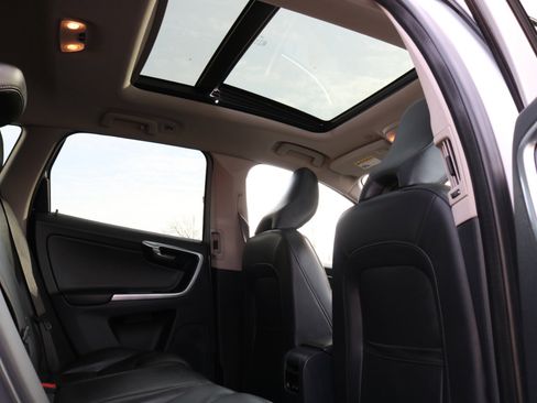 Used 2015 Volvo XC60 T5 Platinum image 44