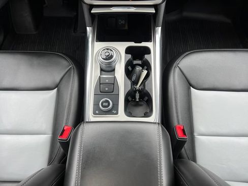 Used 2023 Ford Explorer XLT w/ Equipment Group 202A AWD/4WD image 23