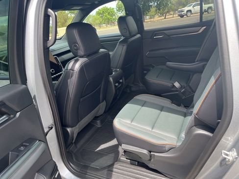 Used 2024 GMC Acadia AT4 AWD/4WD image 12