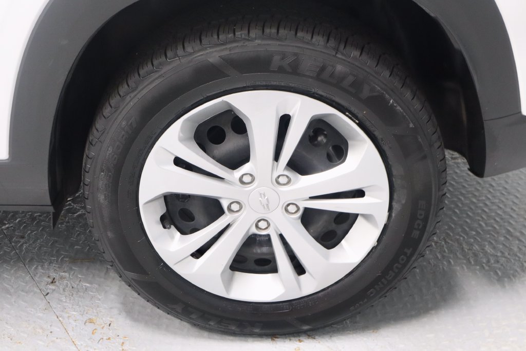 Used 2025 Chevrolet Trax LS FWD image 18