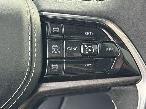 Certified 2023 Jeep Grand Cherokee Overland image 19