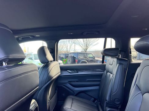 New 2025 Jeep Grand Cherokee L Limited w/ Black Appearance Package image 30