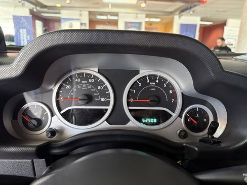 Used 2010 Jeep Wrangler Unlimited Sport image 12