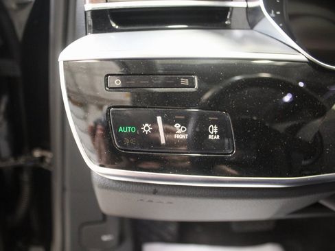 Used 2019 Audi A8 L 3.0T w/ Luxury Package image 19