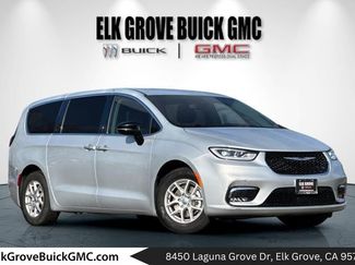 Used 2024 Chrysler Pacifica Touring-L video 1