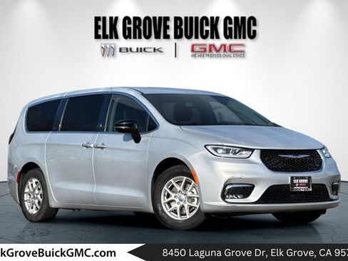 Used 2024 Chrysler Pacifica Touring-L image 1