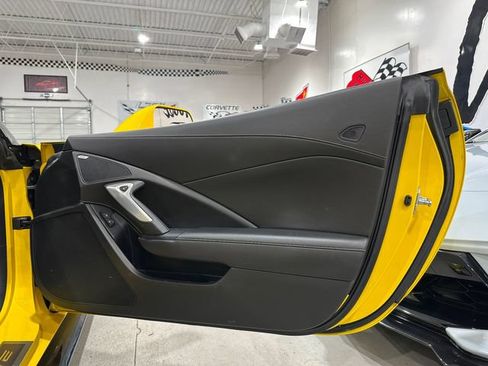 Used 2016 Chevrolet Corvette Stingray Coupe RWD image 15