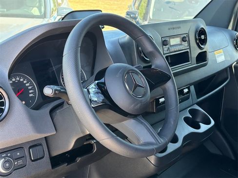 Used 2025 Mercedes-Benz Sprinter 2500 image 9