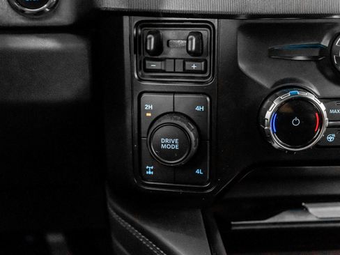 Used 2025 Ford F250 Platinum image 40