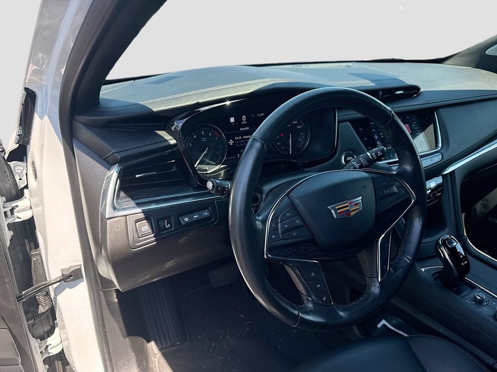 Used 2023 Cadillac XT5 Premium Luxury w/ Technology Package FWD image 10
