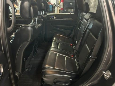 Used 2017 Jeep Grand Cherokee Overland AWD/4WD image 29