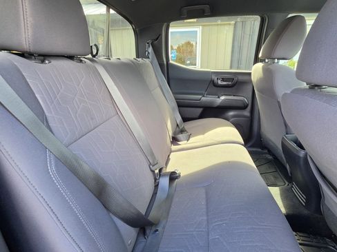 Used 2019 Toyota Tacoma TRD Off-Road AWD/4WD image 14