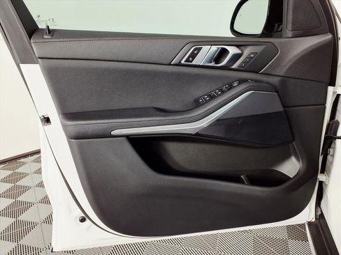 Used 2022 BMW X5 xDrive40i w/ Premium Package image 17