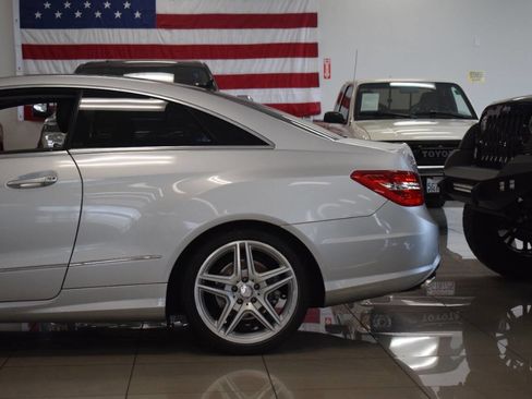 Used 2011 Mercedes-Benz E 550 Coupe image 11