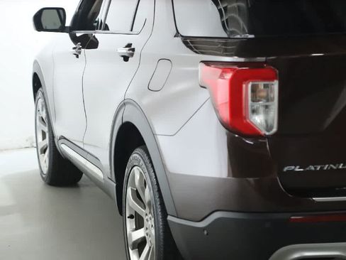 Used 2020 Ford Explorer Platinum w/ Premium Technology Package AWD/4WD image 44