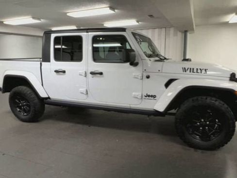 Used 2021 Jeep Gladiator Sport AWD/4WD image 2