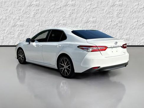 Used 2020 Toyota Camry LE image 5