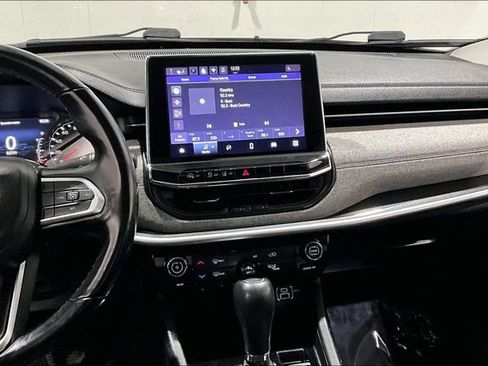 Used 2022 Jeep Compass Latitude image 9