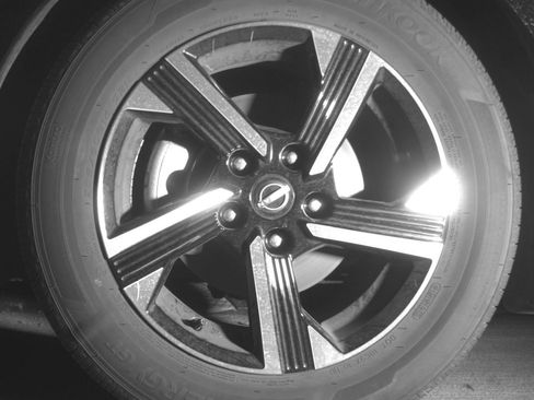 Used 2025 Nissan Sentra SV FWD image 15