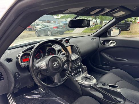 Used 2017 Nissan 370Z Coupe RWD image 13