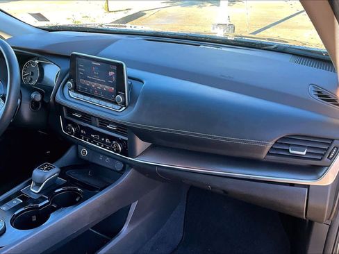 Used 2023 Nissan Rogue SV image 8