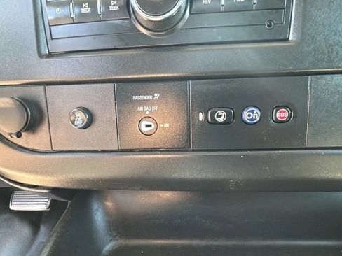 Used 2018 Chevrolet Express 3500 w/ Driver Convenience Package RWD image 15