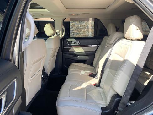 Used 2016 Ford Explorer Platinum AWD/4WD image 10