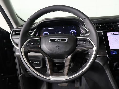 Used 2023 Jeep Grand Cherokee Limited AWD/4WD image 40