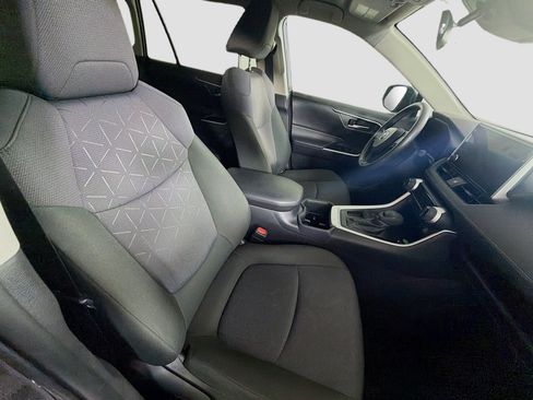 Used 2025 Toyota RAV4 XLE FWD image 30