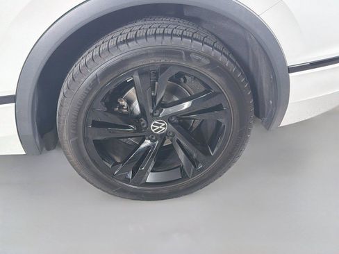 Used 2023 Volkswagen Tiguan SE R-Line FWD image 30