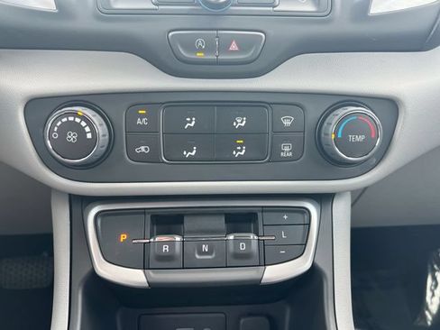 Used 2024 GMC Terrain SLE w/ Fleet Convenience Package FWD image 18