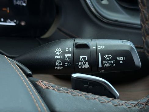 Used 2025 Jeep Grand Cherokee Summit image 32