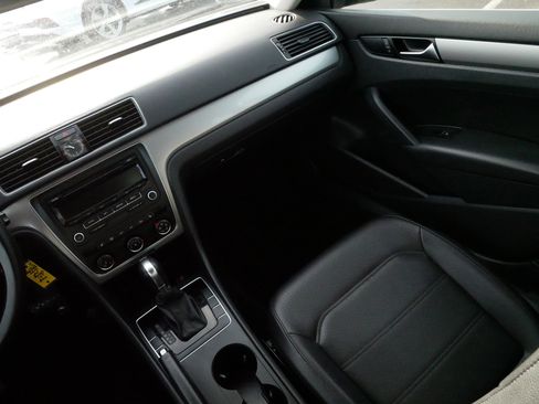 Used 2014 Volkswagen Passat 1.8T Wolfsburg Edition image 11