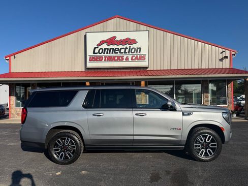 Used 2023 GMC Yukon XL AT4 w/ AT4 Premium Package AWD/4WD image 3