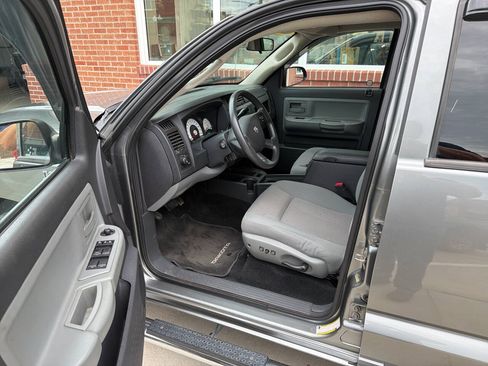 Used 2011 Dodge Dakota 4x4 Crew Cab w/ Convenience Group image 12