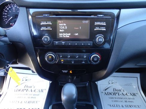 Used 2016 Nissan Rogue S image 17