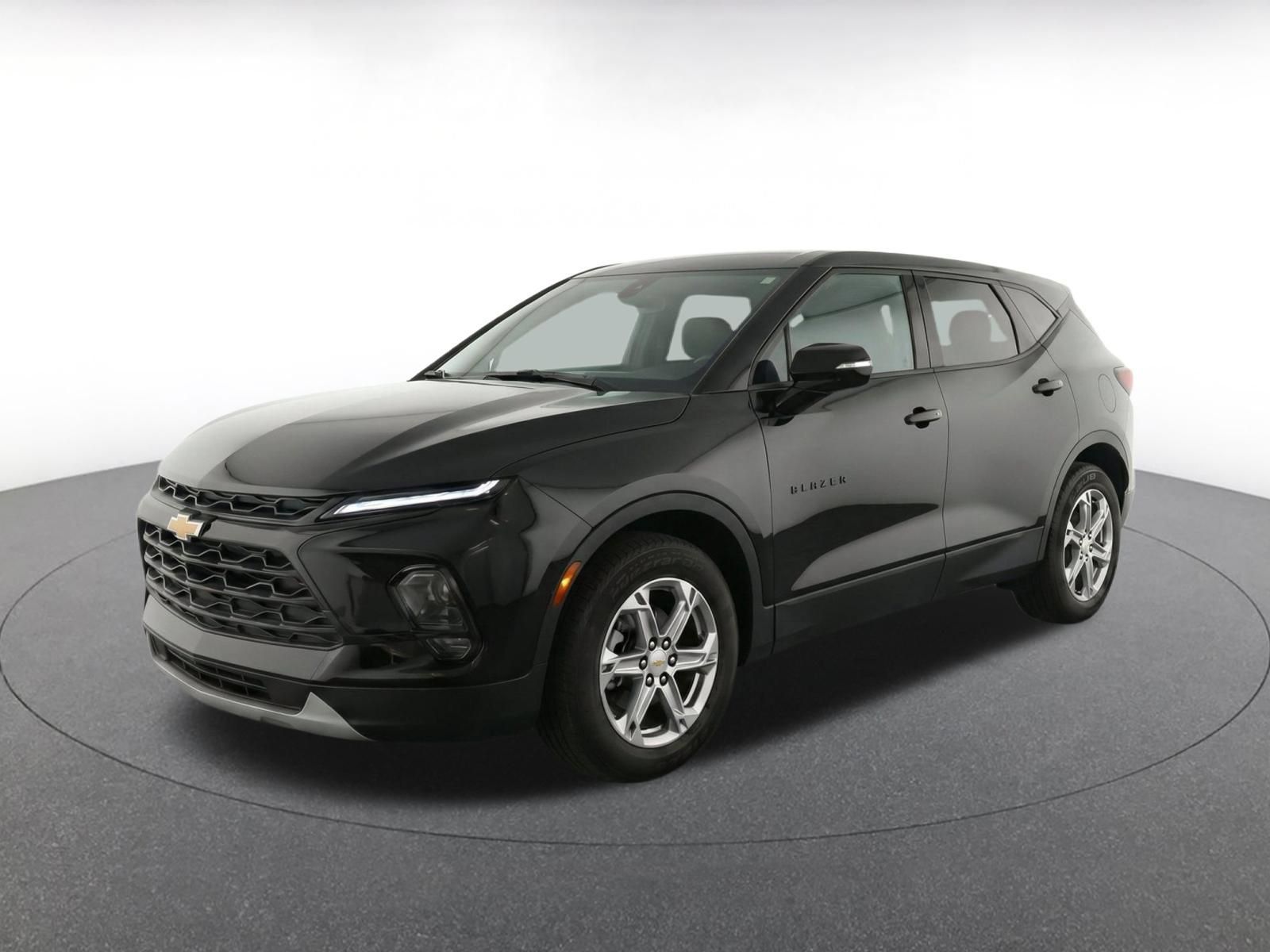 Used 2025 Chevrolet Blazer LT FWD image 3