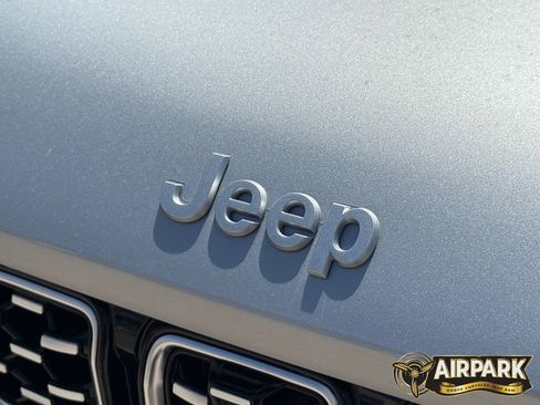 New 2025 Jeep Grand Cherokee Summit w/ Adv Protech Group IV AWD/4WD image 12
