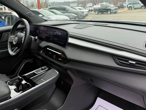 Used 2025 Buick Enclave Preferred image 12