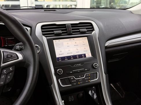 Used 2020 Ford Fusion SE FWD image 32