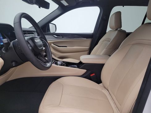 Used 2022 Jeep Grand Cherokee Limited 4xe w/ Luxury Tech Group II AWD/4WD image 17