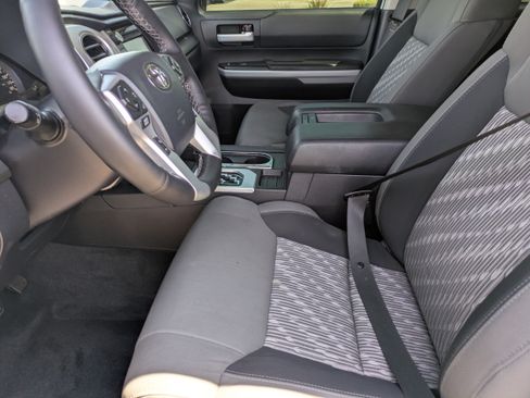 Used 2019 Toyota Tundra SR5 w/ SR5 Convenience Package RWD image 24