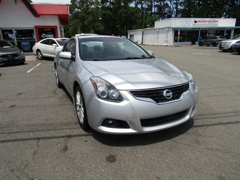 Used 2012 Nissan Altima 3.5 SR w/ Technology Pkg FWD image 11