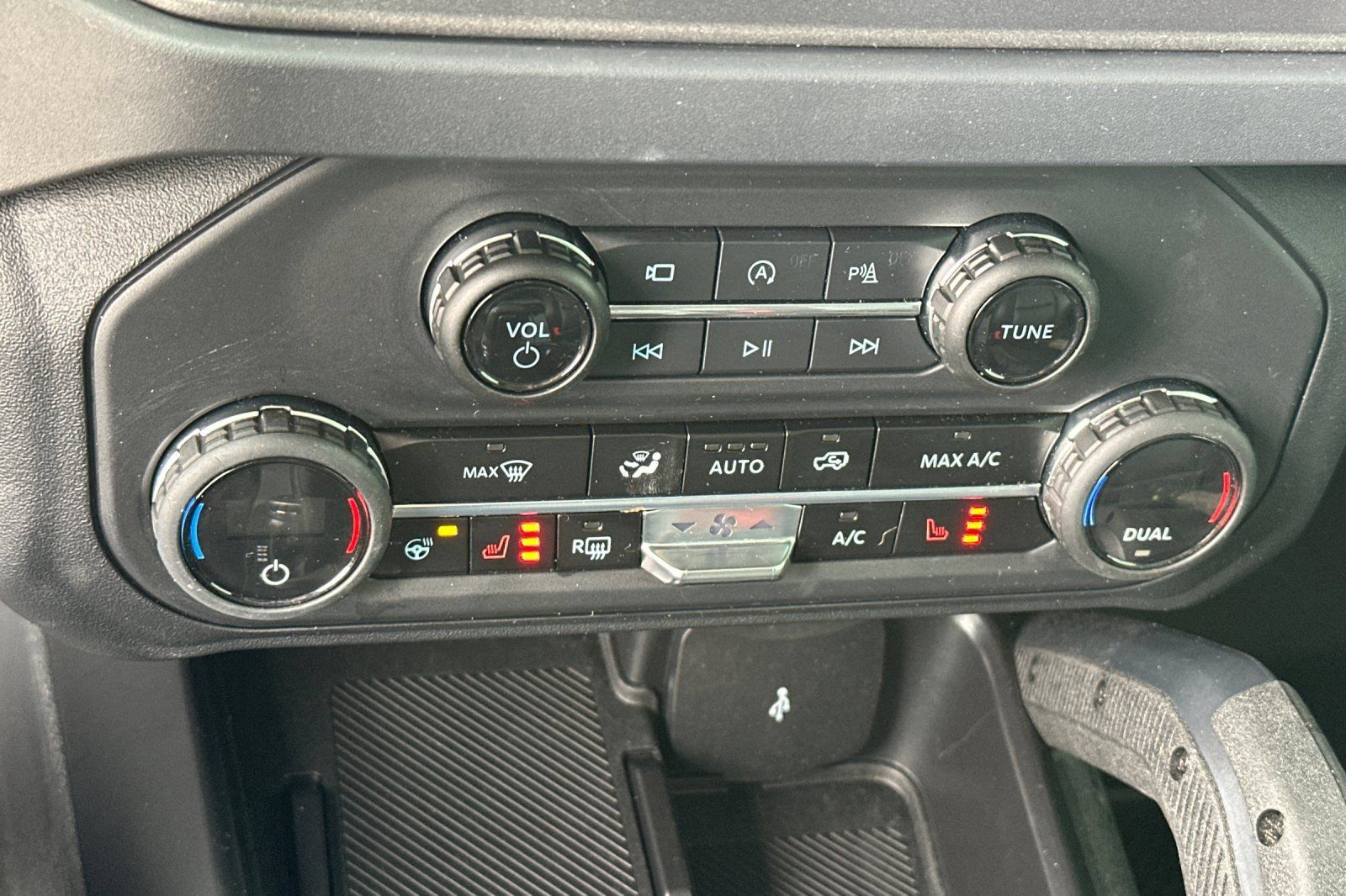Used 2025 Ford Bronco Badlands AWD/4WD image 24