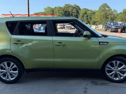 Used 2016 Kia Soul + FWD image 4