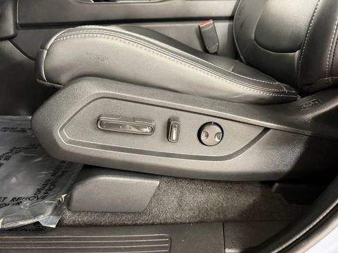Used 2023 Honda Pilot Touring image 13