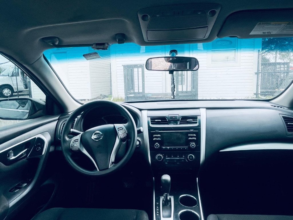 Used 2014 Nissan Altima 2.5 S w/ Display Audio Package FWD image 5